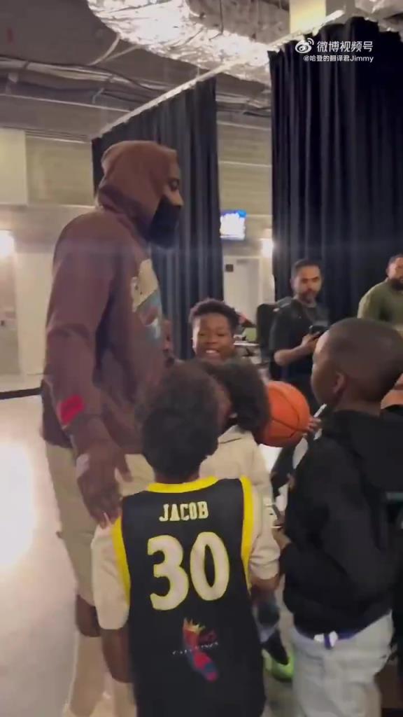 哈登賽后對小朋友：聽你們家長的話，總有一天你們也會打進(jìn)NBA