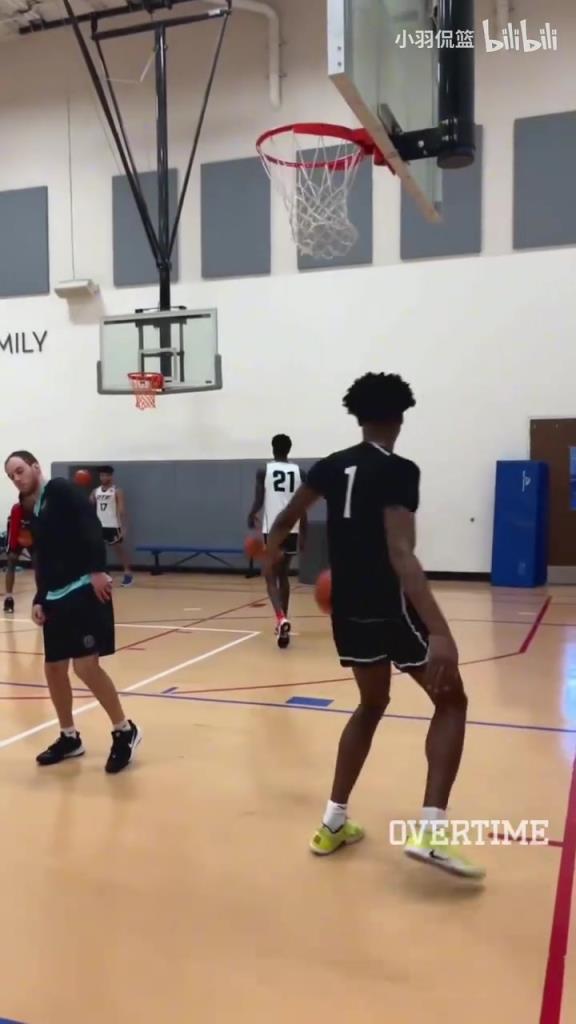 地表最強身體素質(zhì)？阿門扣籃簡直就像直升機起飛一樣！