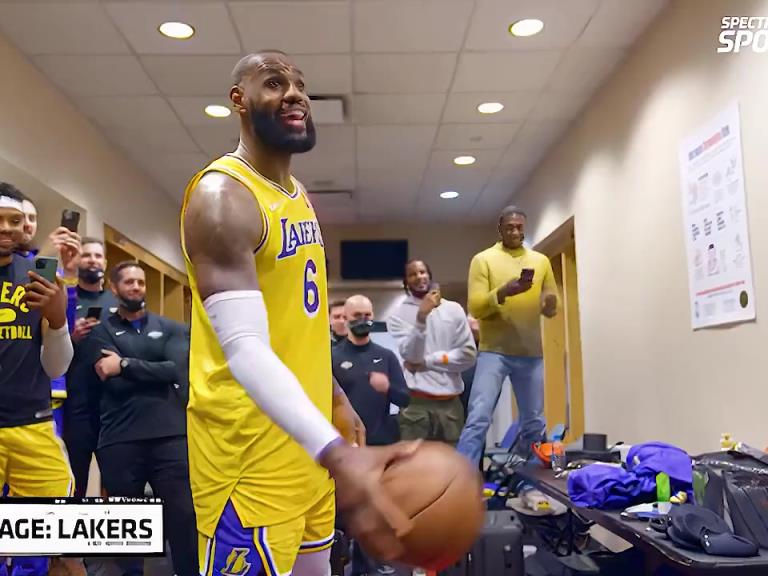 里弗斯絕殺之后湖人隊(duì)的更衣室氛圍，簡(jiǎn)直不要太和諧！！