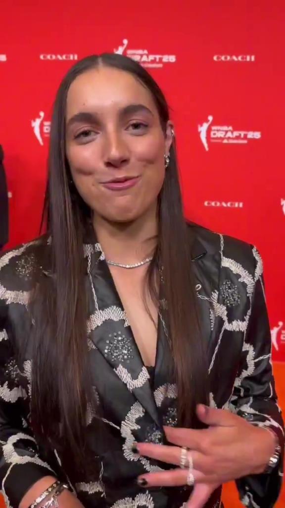 少爺真全能??！威少還幫WNBA新秀妹子們?cè)O(shè)計(jì)今晚的服裝