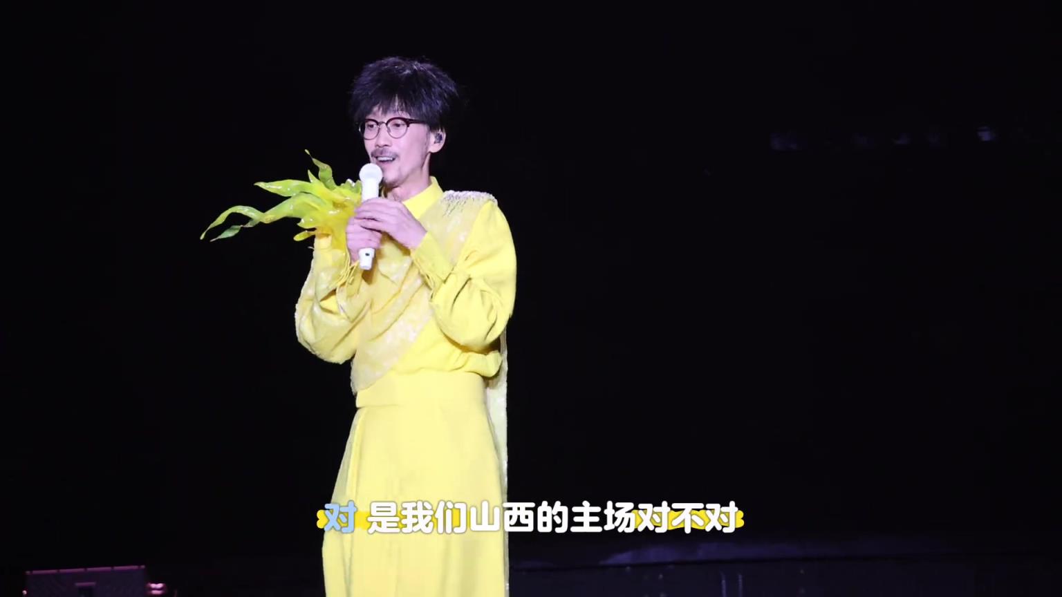 山西鬧他！周傳雄太原演唱會(huì)現(xiàn)場(chǎng)帶領(lǐng)歌迷為山西男籃加油助威